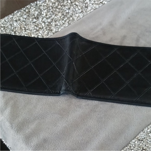 Auth CHANEL Quilted Lambskin Billfold Wallet - Picture 6 of 9